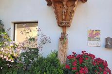 Kreuz bei der Hofeinfahrt Kreuz bei der Hofeinfahrt